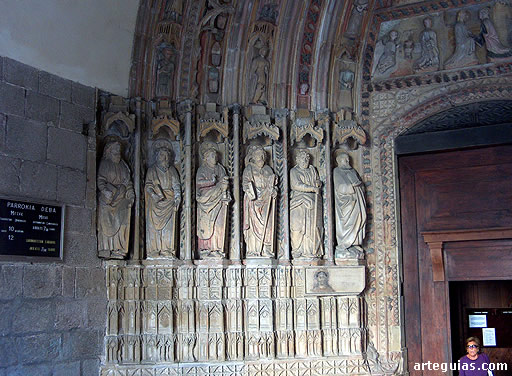 Puerta de la Iglesia de Deba, Guip&uacute;zcoa