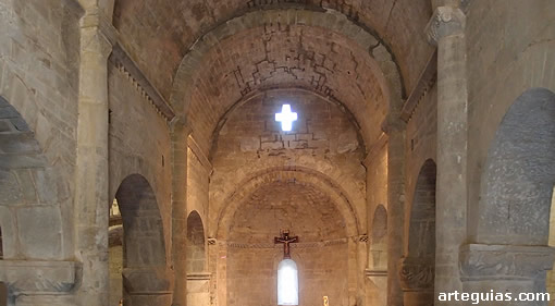 Iglesia de Luzás: interior de la nave central