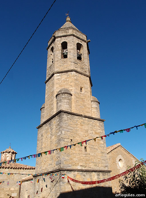 Torre campanario de la iglesia de Luzás