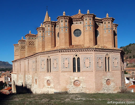 LA iglesia de Montalb&aacute;n vista desde el este