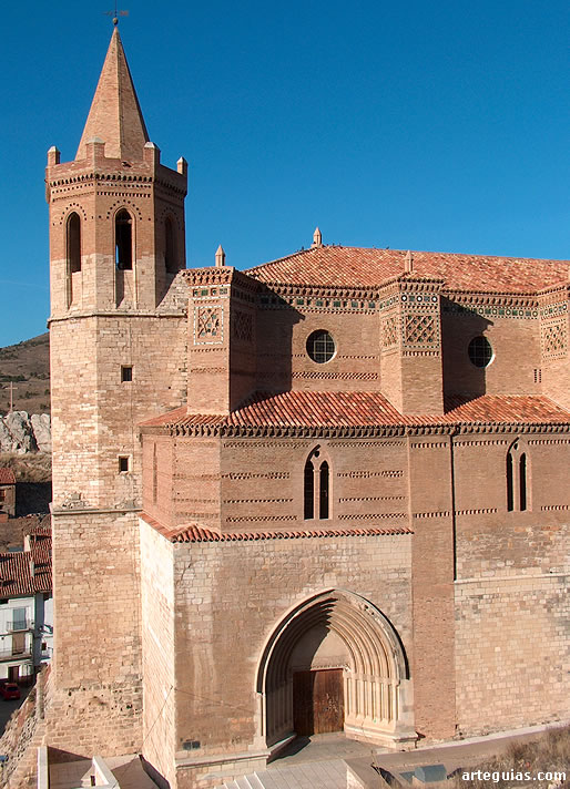 Costado norte de la iglesia de Montalb&aacute;n