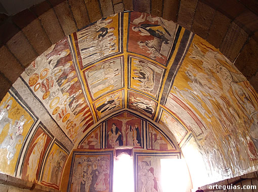 Interior del ábside de la iglesia de Santa Olalla