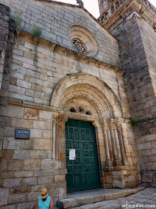 Iglesia de Santiago de Ribadavia, Ourense. Fachada occidental