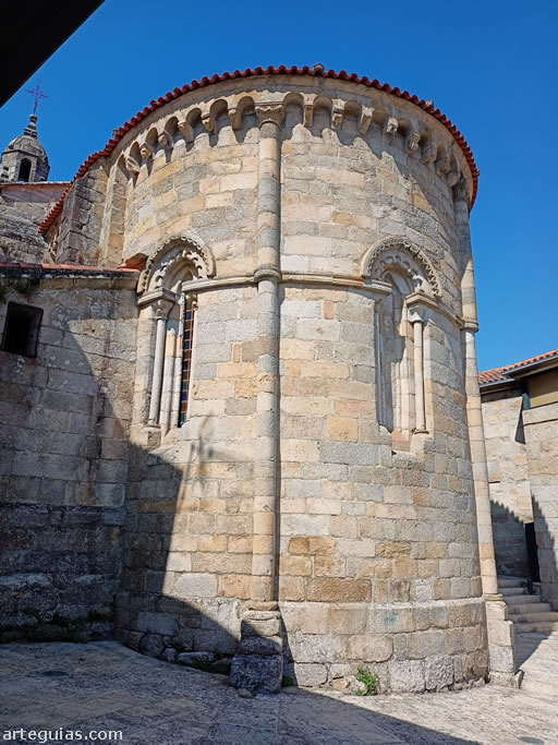 Ábside románico tardío de la iglesia de Santiago de Ribadavia, Ourense