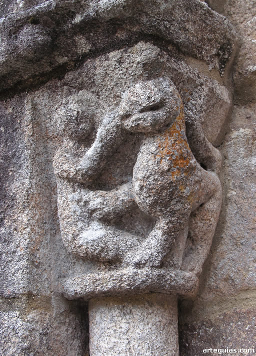 Capitel de la puerta sur