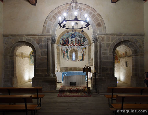 Interior de la cabecera de la iglesia de San Vicente de Serrapio, Asturias
