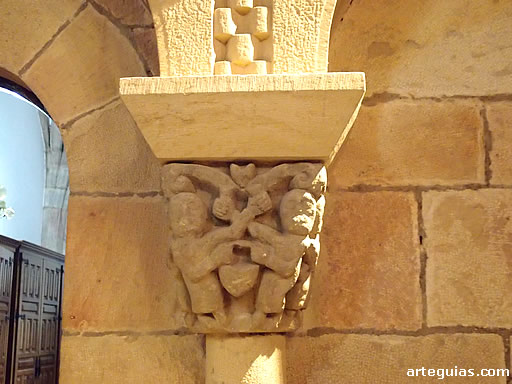 Capitel interior