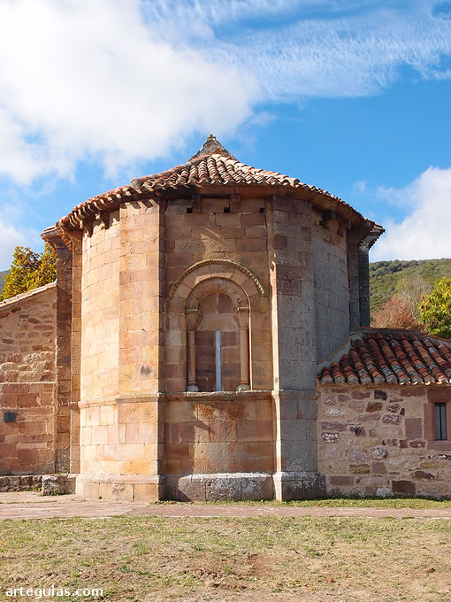 &Aacute;bside de la iglesia de Valberzoso