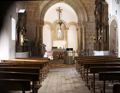 Interior de la Iglesia de Valdebárcena: