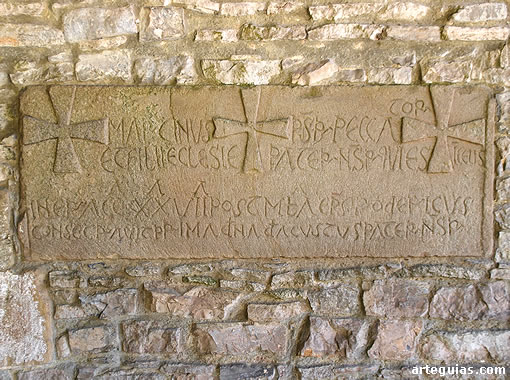Inscripción con la data de la Iglesia de Valdebárcena: