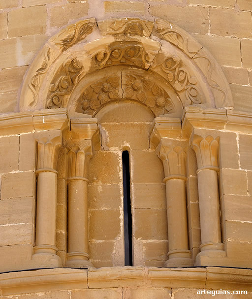 Ventanal central del ábside