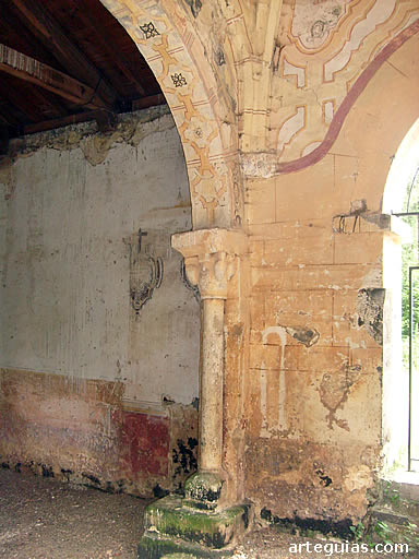 Parte del arco triunfal rom&aacute;nico