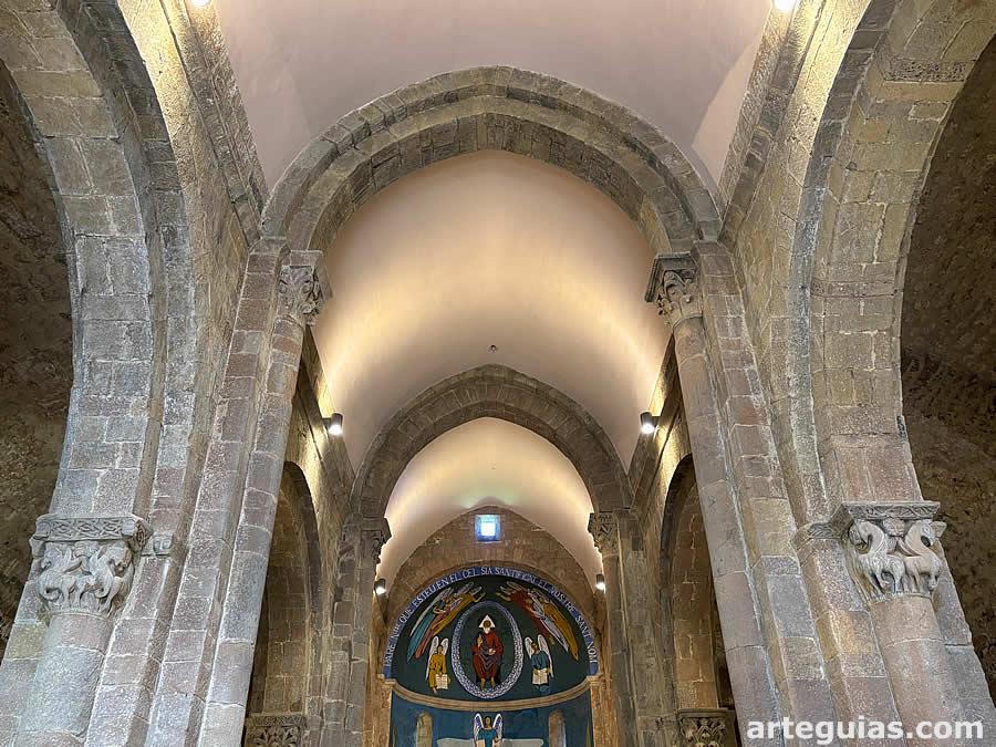 Interior de la iglesia del Sant Joan les Fonts, Girona