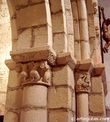 Columnas y arquivoltas del arco triunfal