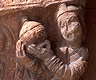Uno de los reyes magos del pórtico de la iglesia de Grado del Pico