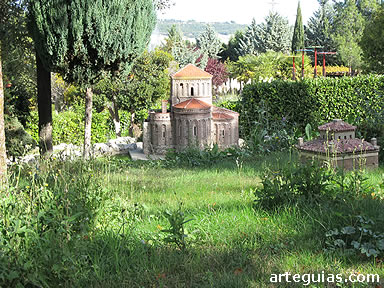 EL Parque Tem&aacute;tico del Mud&eacute;jar de Olmedo conjuga  la exposici&oacute;n de maquetas con un ambienteajardinado muy agradable