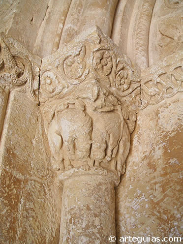 Capitel con leones. Pelayos del Arroyo