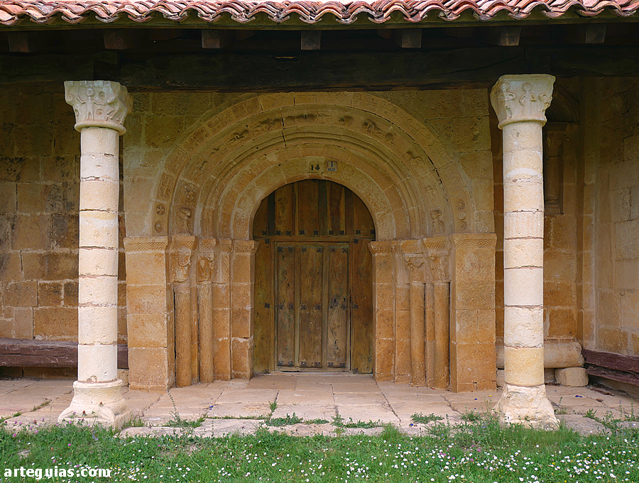 P&oacute;rtico y puerta de la iglesia de San Mart&iacute;n del Rojo, Burgos