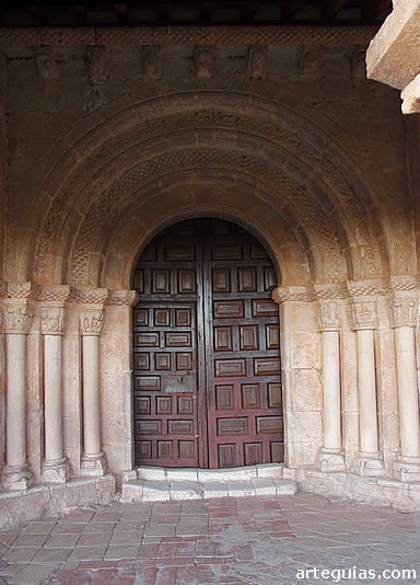 Perfecta puerta rom&aacute;nica