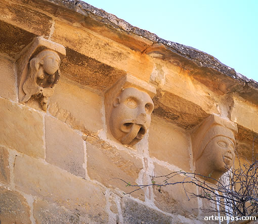 Iglesia de San Martín de Tours, en la localidad de San Martín de Unx: canecillos románicos