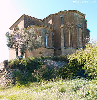 Cabecera y transepto de la iglesia de San Miguel de Foces desde el sureste