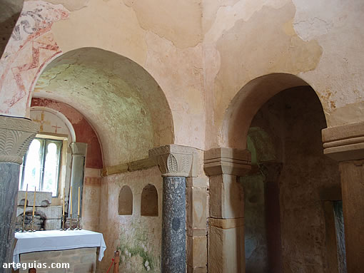 Interior de la iglesia prerrománica de San Salvador de Valdediós