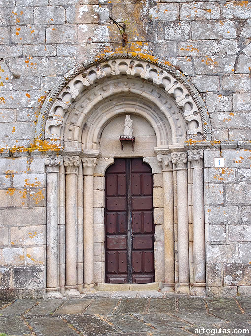 Iglesia de Santa María de Herbón, Padrón: portada occidental