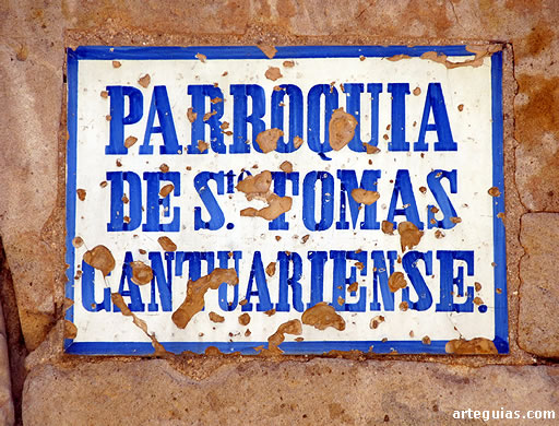 Rótulo de la parroquia de Santo Tomás Cantuariense