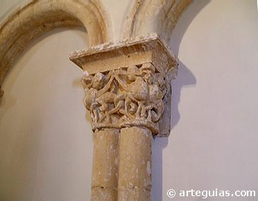 Capitel interior con arp&iacute;as. San Miguel de Tenzuela