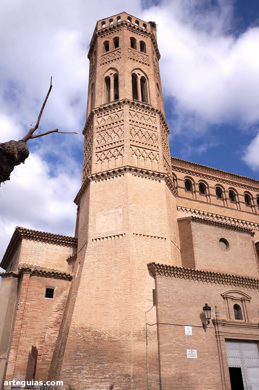 &iquest;Campanario o alminar?