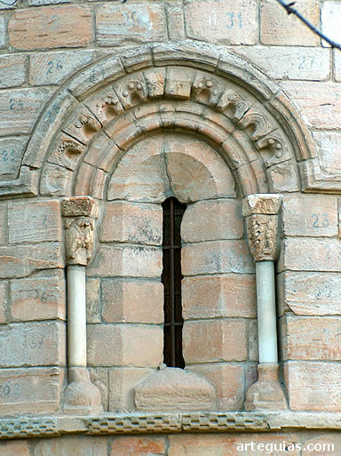 Ventanal del &aacute;bside