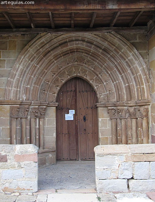 Iglesia de Villavega de Aguilar: portada