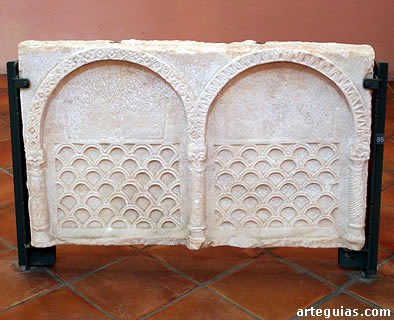 Cancel con arcos y veneras