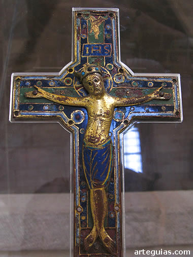 Crucifijo de Terrazas, de bronce dorado y esmaltes