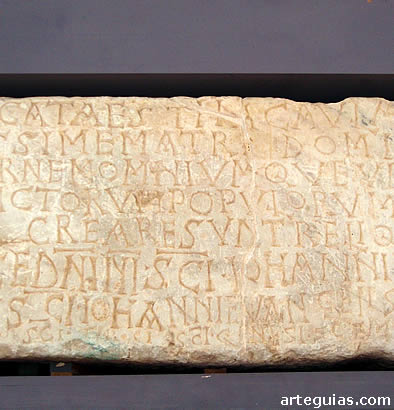 Inscripci&oacute;n de la fundaci&oacute;n de la iglesia de Santa Mar&iacute;a de M&eacute;rida