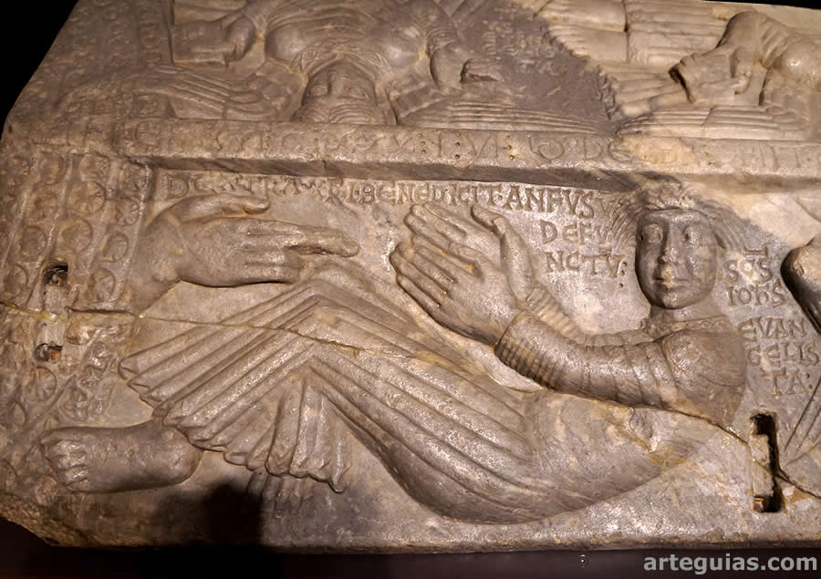 Otra obra esencial del Museo: la l&aacute;pida del sepulcro de Alfonso Ans&uacute;rez