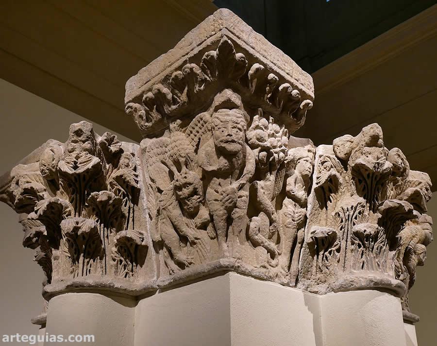 Capiteles de un pilar románico de la iglesia de Sant Miquel del Castell de Camarasa