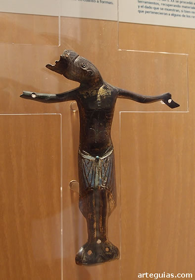 Cristo románico de bronce