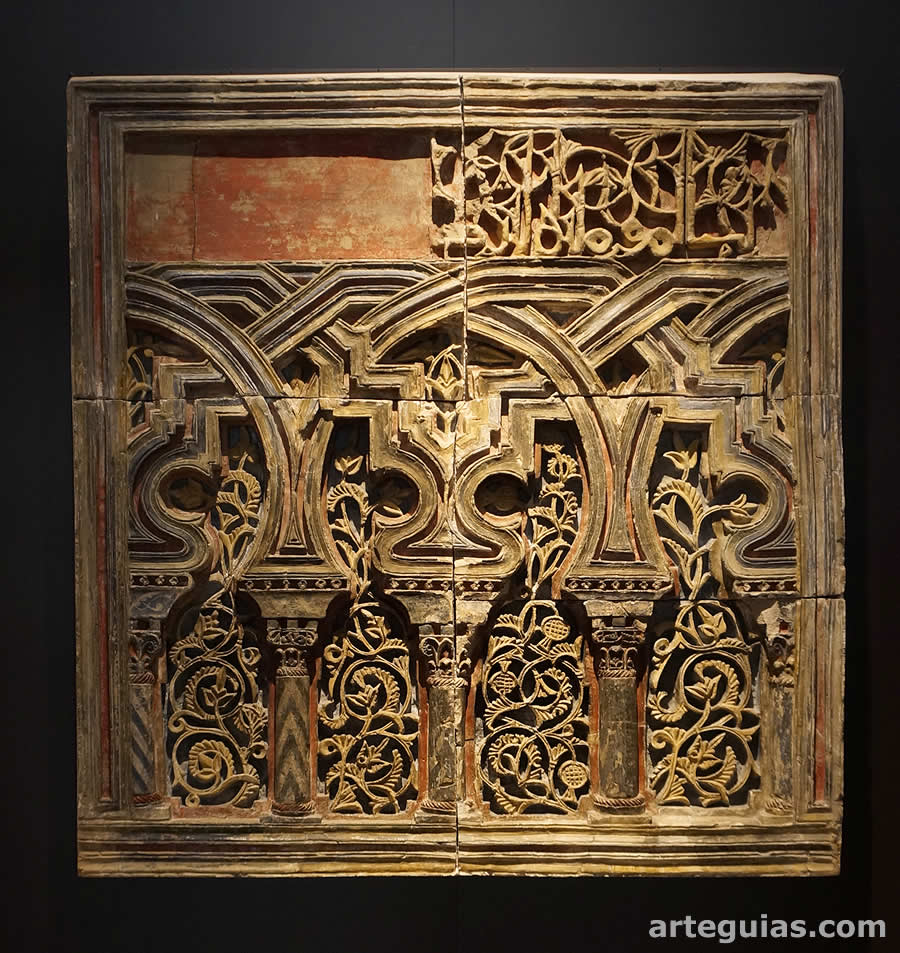 Pieza de arte andalus&iacute; del museo