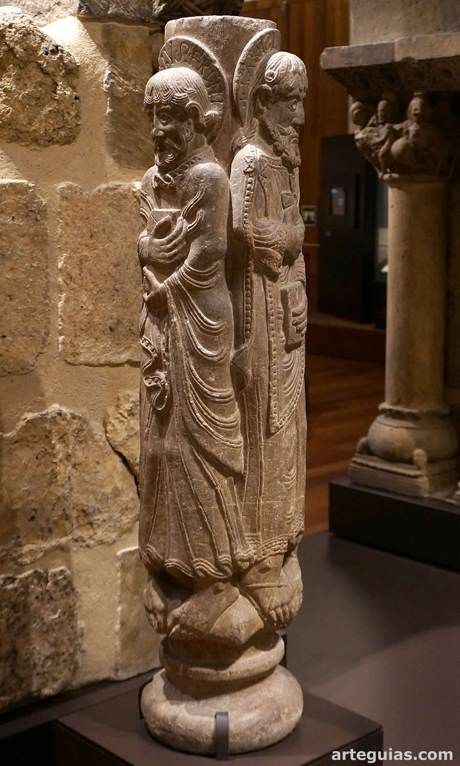 Otra estatua columna