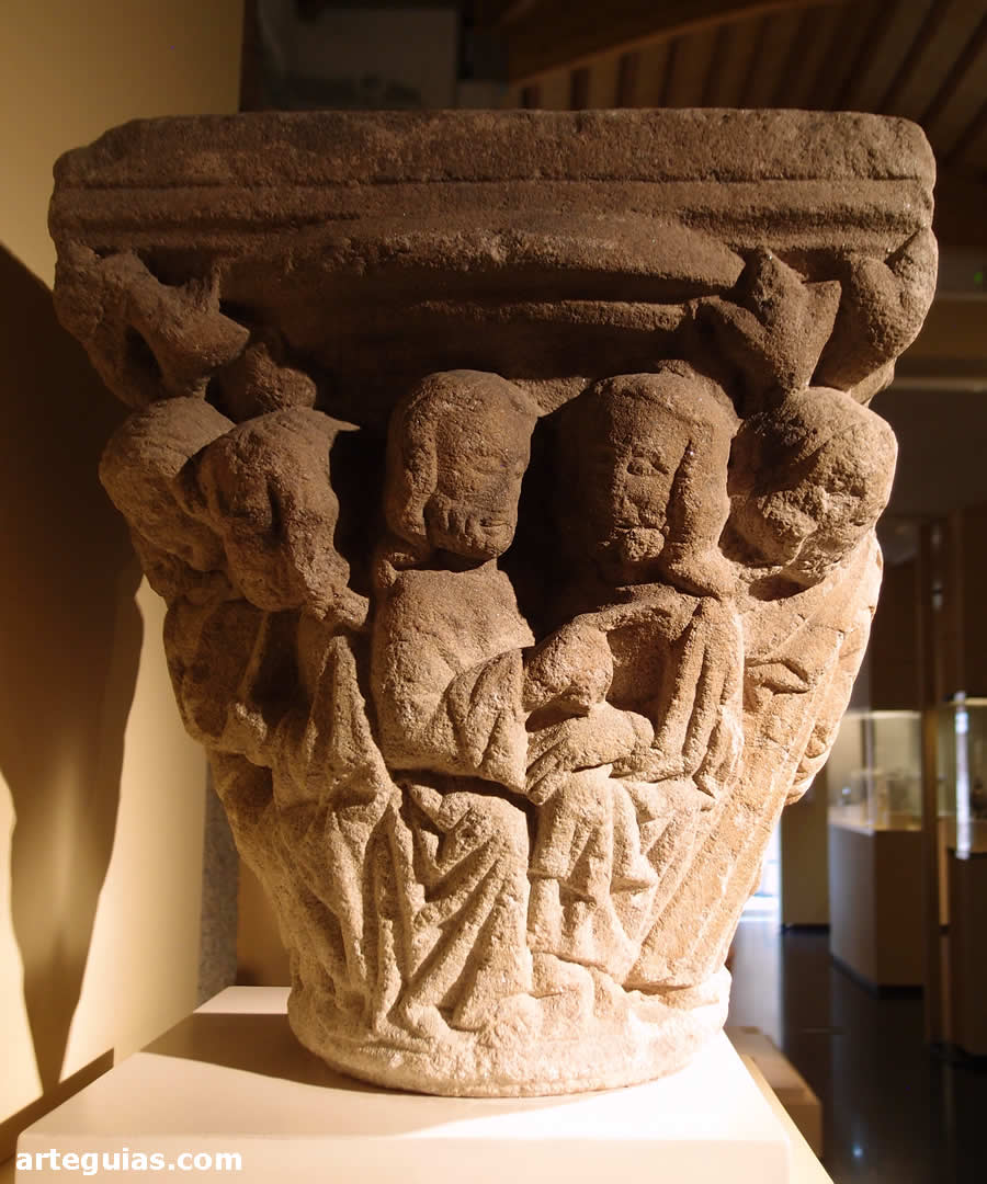 Capitel g&oacute;tico de la Calustra Nova de la Catedral de Ourense