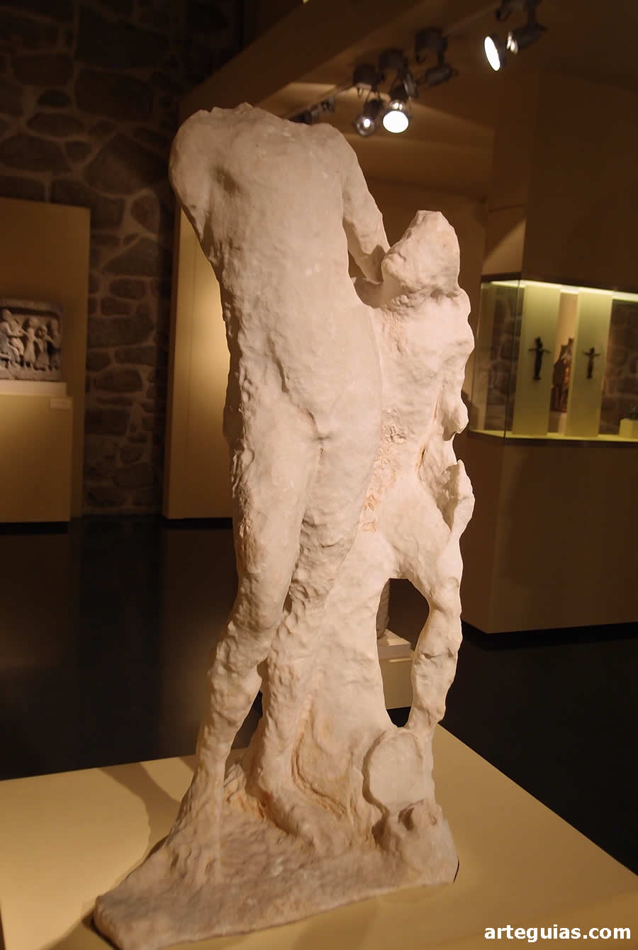 Escultura romana en m&aacute;rmol de Dionisos y Ampelos