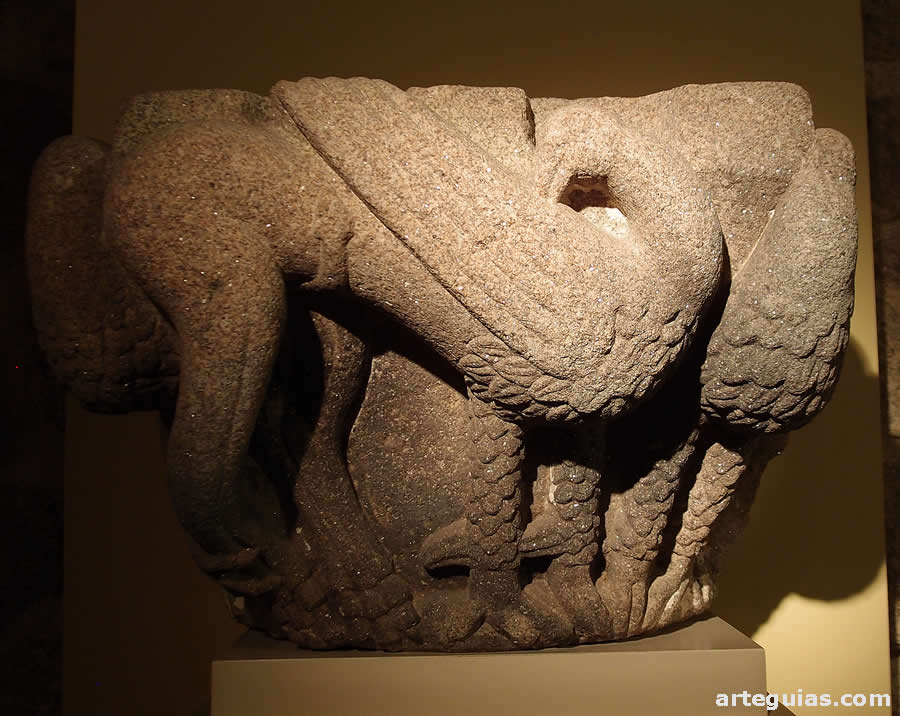 Capitel rom&aacute;nico con grifos