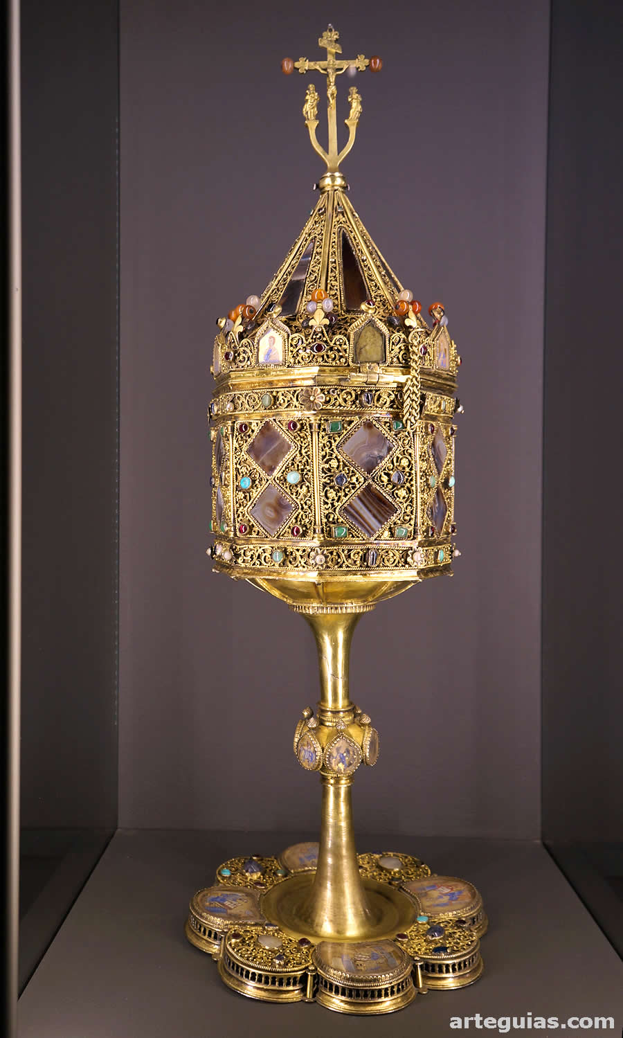 Magnífica obra de orfebrería en el Museo de Arte Sacro de Vitoria: copón veneciano