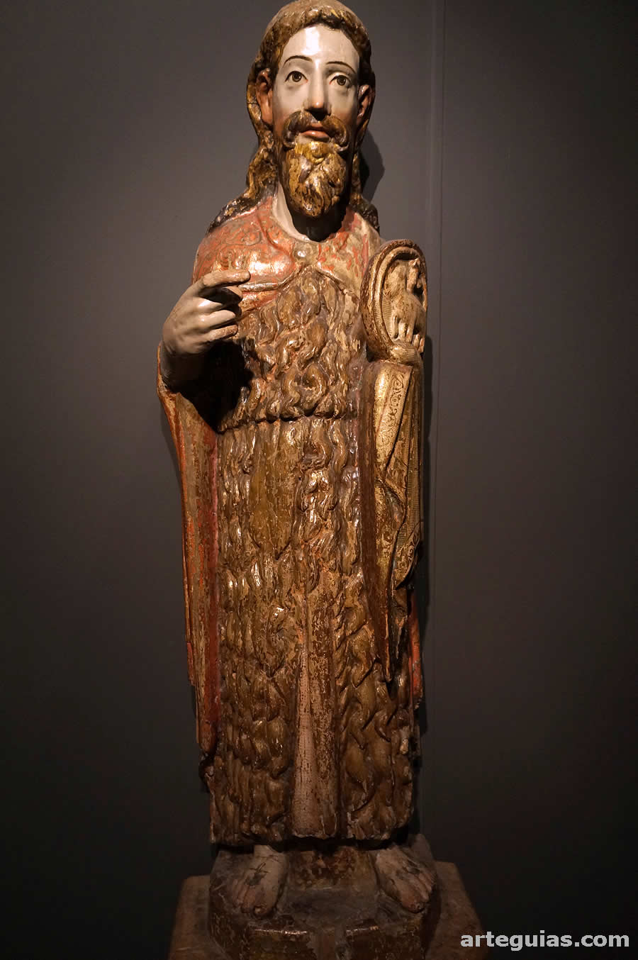 Talla en madera que representa a San Juan Bautista