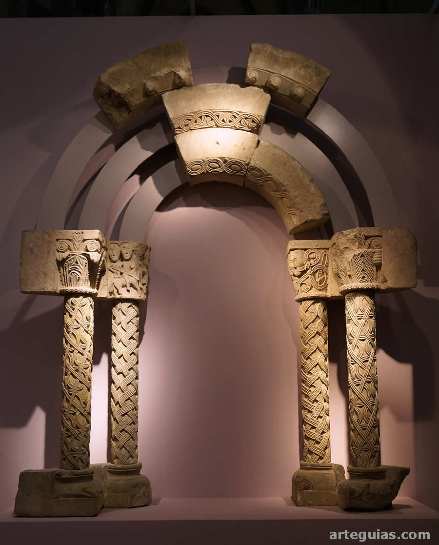 Ventanal románico de Nanclares de Gamboa