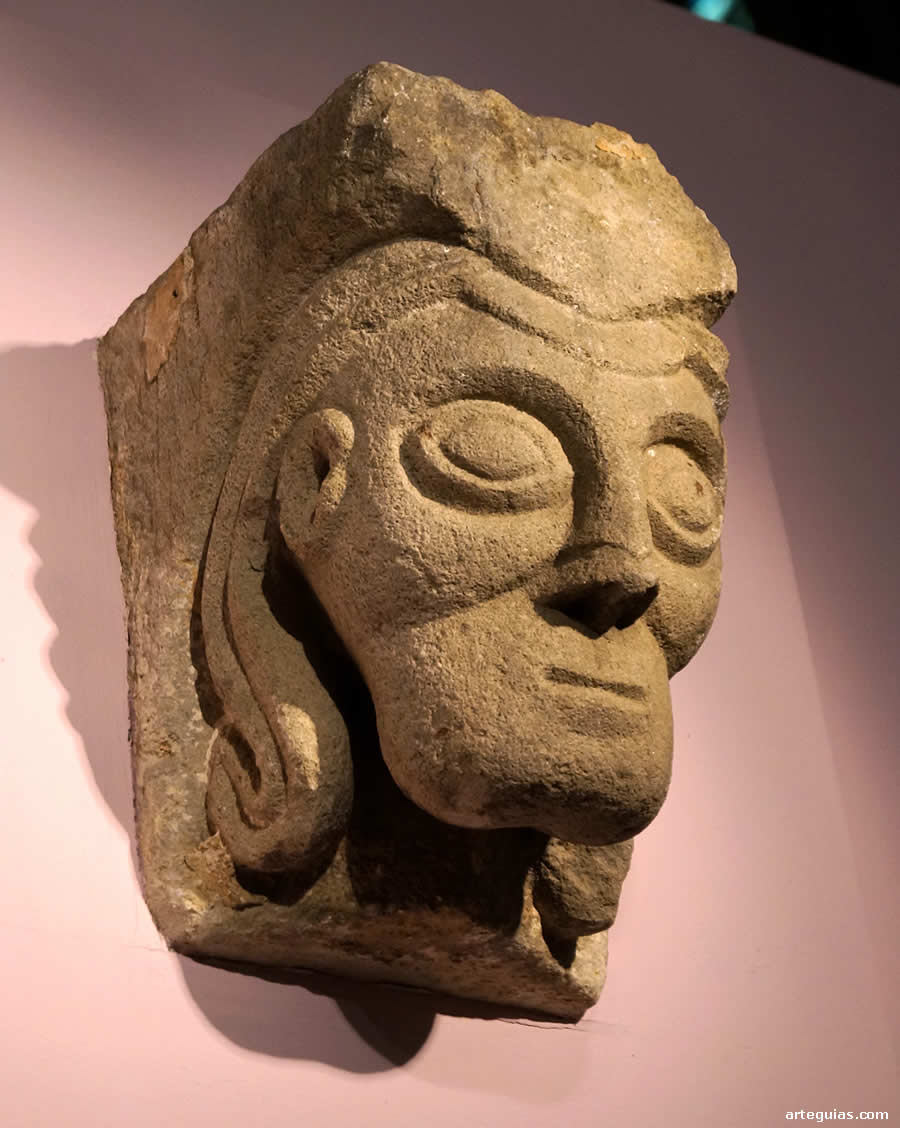 Canecillo románico en el Museo de Arte Sacro de Vitoria
