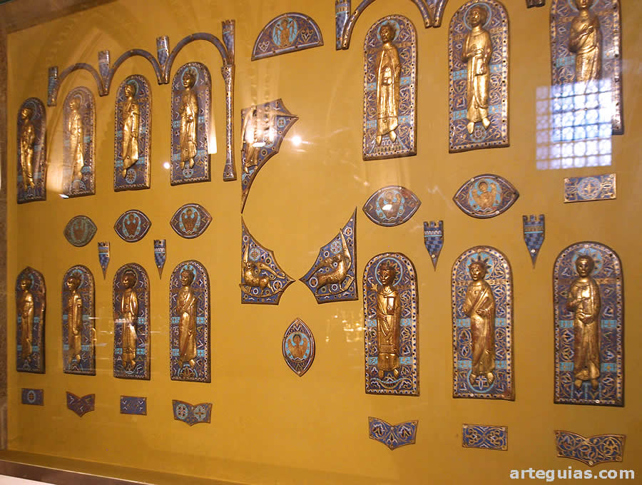 Piezas de un frontal de altar de Limoges