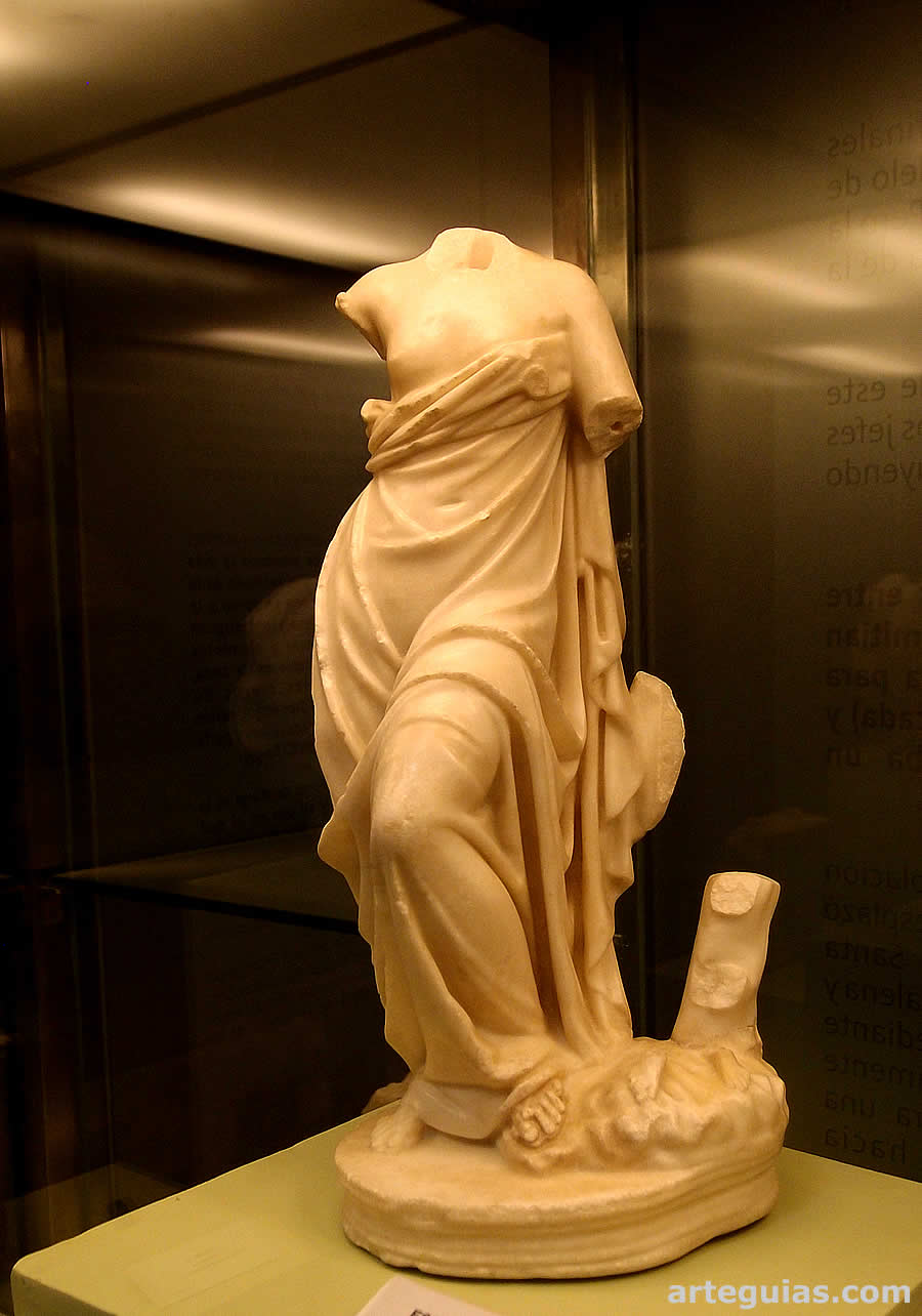 Estatua de mujer (posiblemente Venus). Museo de Jaén