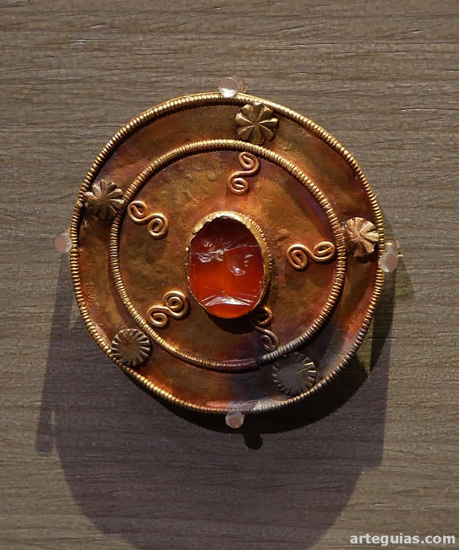 Museo de Lleida: F&iacute;bula discoidal del siglo VII d.C.